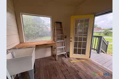 1017 W Nueces Street, Victoria, TX 77901 - Photo 17