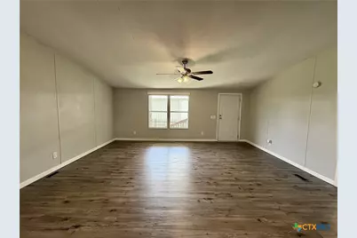 319 E Zipp Road, New Braunfels, TX 78130 - Photo 17