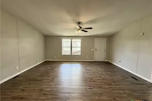 319 E Zipp Rd, New Braunfels, TX 78130 - Photo 17