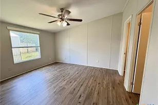 319 E Zipp Rd, New Braunfels, TX 78130 - Photo 11