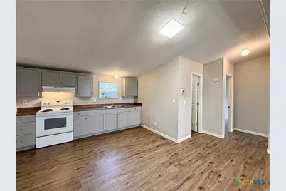 319 E Zipp Road, New Braunfels, TX 78130 - Photo 7