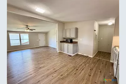 319 E Zipp Road, New Braunfels, TX 78130 - Photo 3