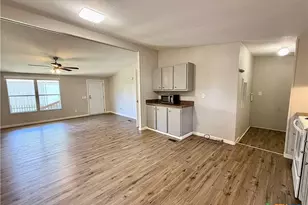 319 E Zipp Rd, New Braunfels, TX 78130 - Photo 3