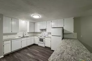905 Simpson Rd, Victoria, TX 77904 - Photo 3