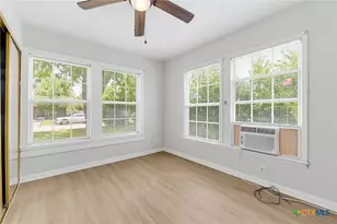 212 S 26th St, Temple, TX 76501 - Photo 13