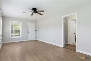 212 S 26th St, Temple, TX 76501 - Photo 5