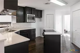 207 Champions Row, Victoria, TX 77904 - Photo 11