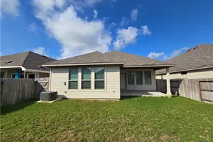 1324 Spring Row St, New Braunfels, TX 78130 - Photo 27