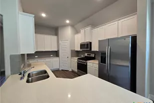 1324 Spring Row St, New Braunfels, TX 78130 - Photo 9