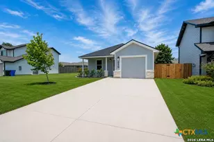240 W Martindale St, Seguin, TX 78155 - Photo 1