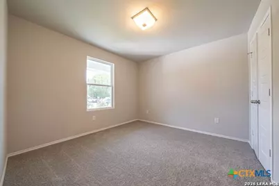 240 W Martindale St, Seguin, TX 78155 - Photo 15