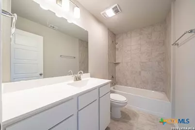 304 W Martindale, Seguin, TX 78155 - Photo 11