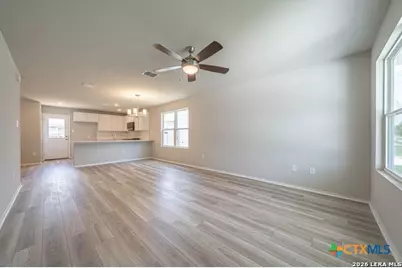 304 W Martindale, Seguin, TX 78155 - Photo 3