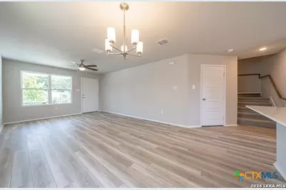 304 W Martindale, Seguin, TX 78155 - Photo 5
