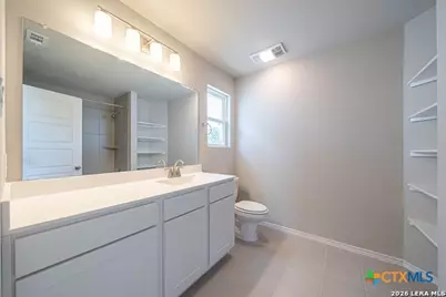304 W Martindale, Seguin, TX 78155 - Photo 9