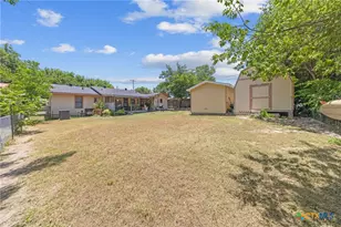1007 W Ave A, Lampasas, TX 76550 - Photo 27