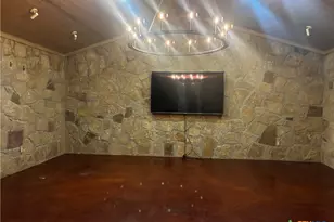 2072 County Rd 1025, Lampasas, TX 76550 - Photo 11