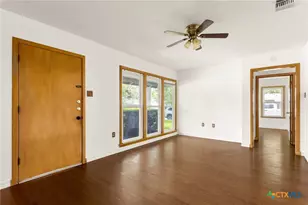 432 Romberg St, Seguin, TX 78155 - Photo 3