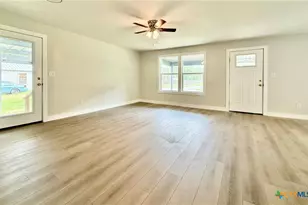 307 S East St, Edna, TX 77957 - Photo 11