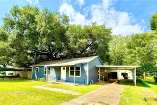 307 S East St, Edna, TX 77957 - Photo 3