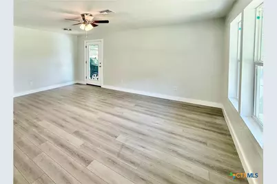 307 S East Street, Edna, TX 77957 - Photo 15
