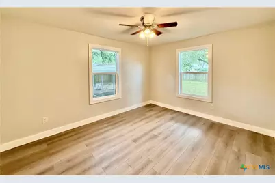 307 S East Street, Edna, TX 77957 - Photo 35