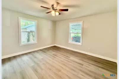 307 S East Street, Edna, TX 77957 - Photo 31