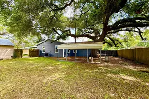 307 S East St, Edna, TX 77957 - Photo 41