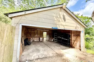 307 S East St, Edna, TX 77957 - Photo 39