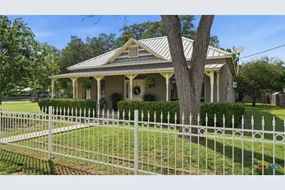 431 E Commerce Street, New Braunfels, TX 78130 - Photo 3