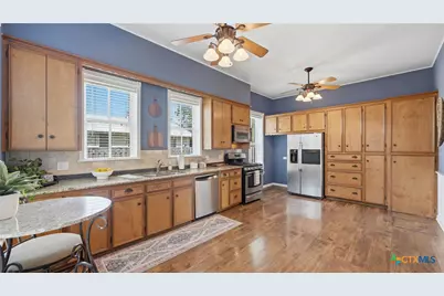 431 E Commerce Street, New Braunfels, TX 78130 - Photo 15