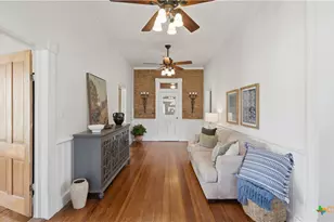 431 E Commerce St, New Braunfels, TX 78130 - Photo 7