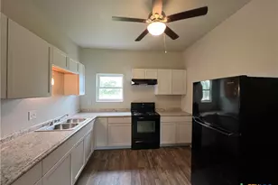 103 5th St, Seadrift, TX 77983 - Photo 3