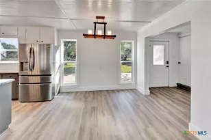 445 Lakeshore Dr, Victoria, TX 77905 - Photo 5