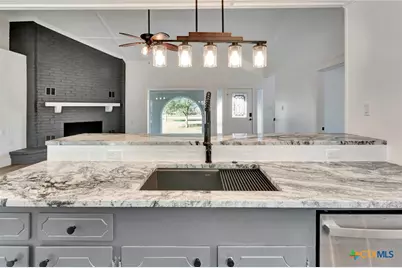 445 Lakeshore Drive, Victoria, TX 77905 - Photo 9