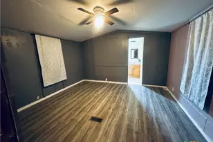 217 E Schulz St, Marion, TX 78124 - Photo 11