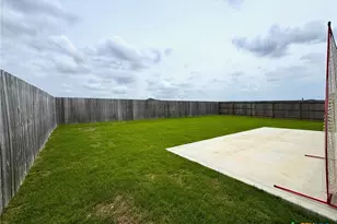 404 Jean St, Seguin, TX 78155 - Photo 13