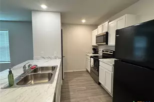 404 Jean St, Seguin, TX 78155 - Photo 5