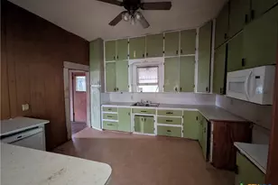 602 Andrews St, Gatesville, TX 76528 - Photo 9