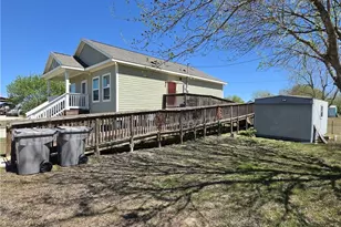 501 S 13th St, Seadrift, TX 77983 - Photo 3