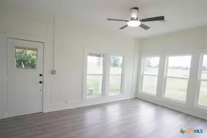 106 N Pear Street, Rockdale, TX 76567 - Photo 9