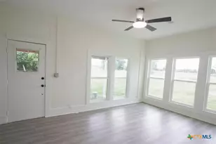 106 N Pear St, Rockdale, TX 76567 - Photo 9