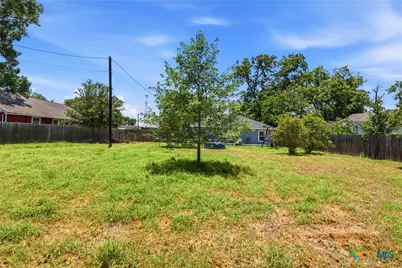 554 West Austin Street, Luling, TX 78648 - Photo 41