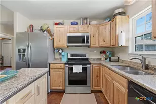 554 W Austin St, Luling, TX 78648 - Photo 19