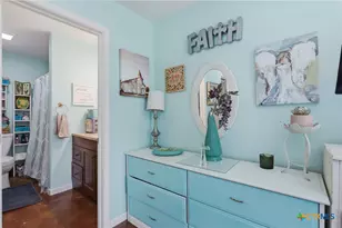 554 W Austin St, Luling, TX 78648 - Photo 25