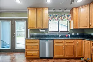 102 Sagemont Ave, Victoria, TX 77904 - Photo 15