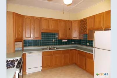 959 Lee Street, New Braunfels, TX 78130 - Photo 11