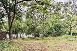 811 St John St, Gonzales, TX 78629 - Photo 1