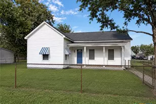 312 Willow Ave, Luling, TX 78648 - Photo 1