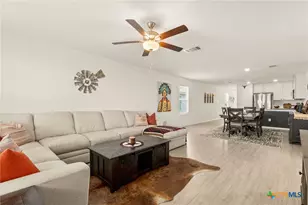 9129 Navarro Vis, Seguin, TX 78155 - Photo 15